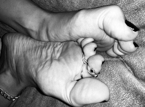 @toohotfeetforyou nude toohotfeetforyou nude