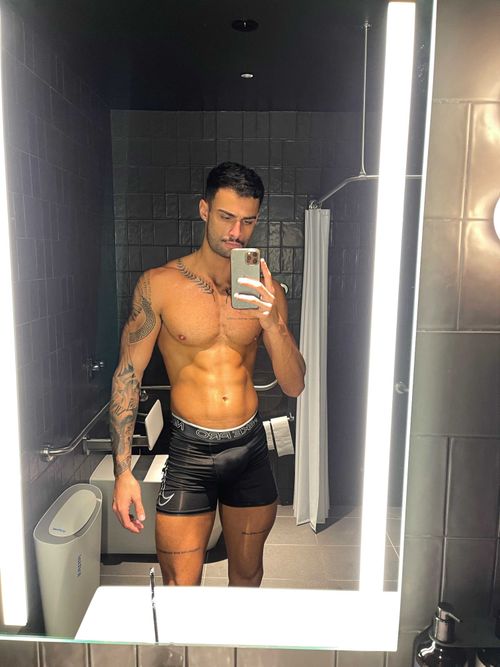 @chris_topher413