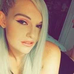 @laceylove420