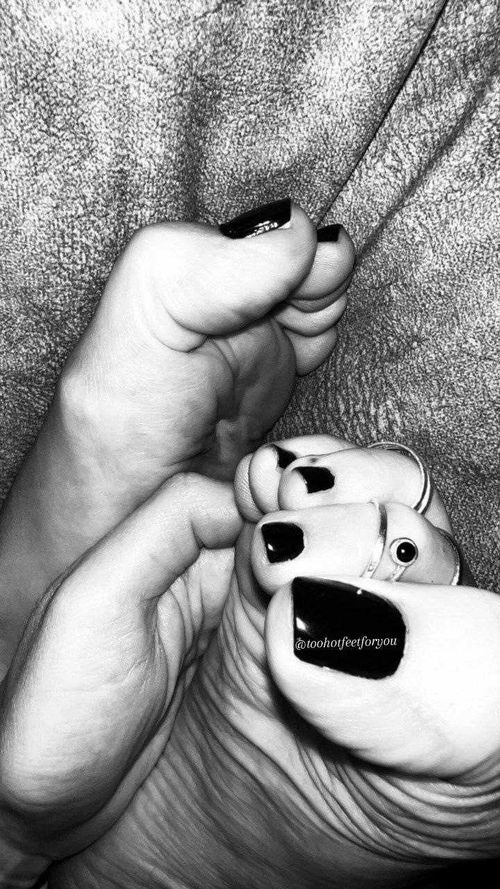 @toohotfeetforyou