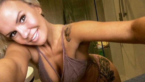 @kerrykatona7 nude kerrykatona7 nude