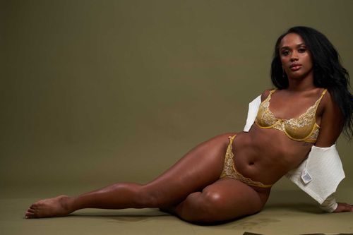 enahzav nude