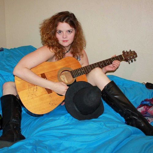 @acurvyredhead