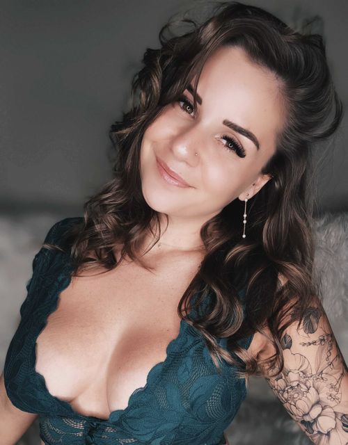 @adora_amour