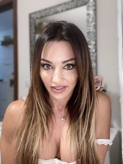 @anabella_show