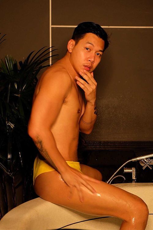 @aroncho