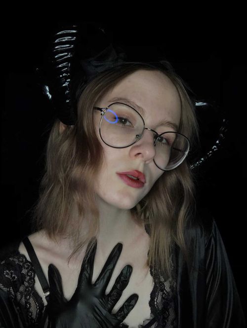 @brattydeviless