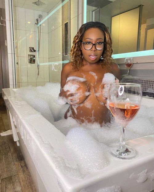 @bigtits6999