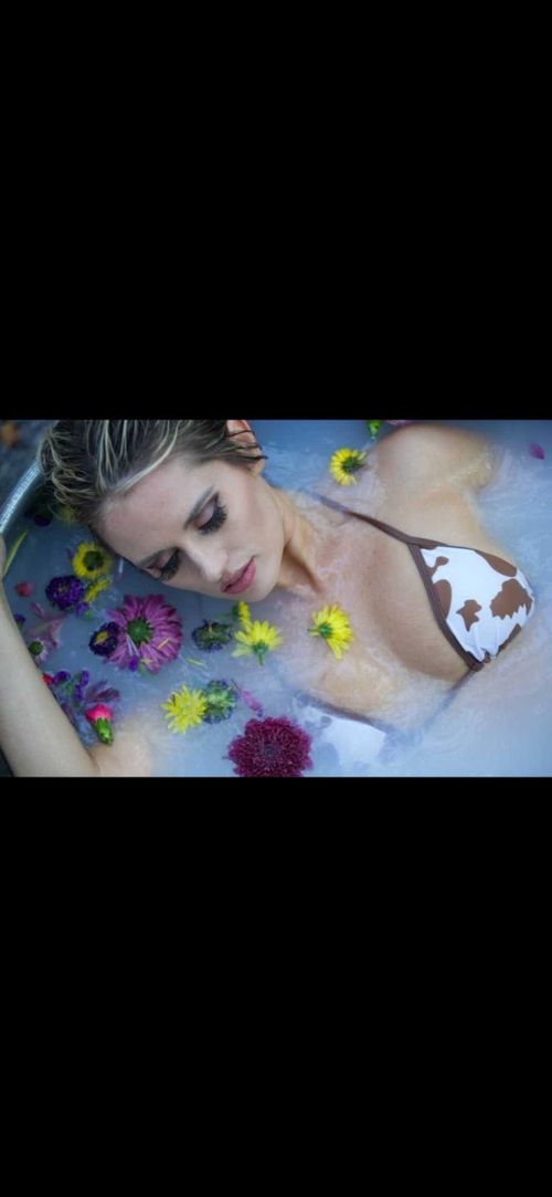@bikinihuntress nude bikinihuntress nude