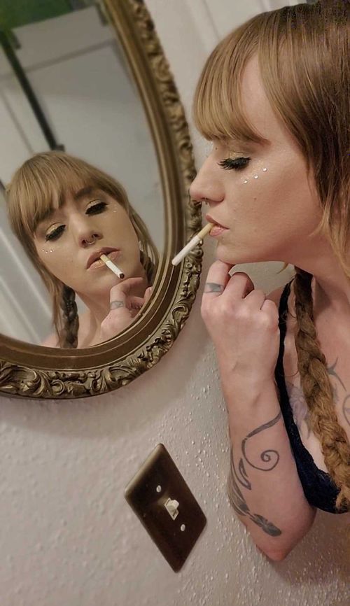 @billiebee_smoking