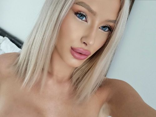 @blonde_anna
