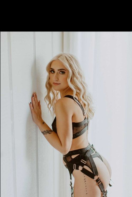 @blondepleasures