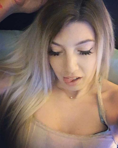 @blondieloveee