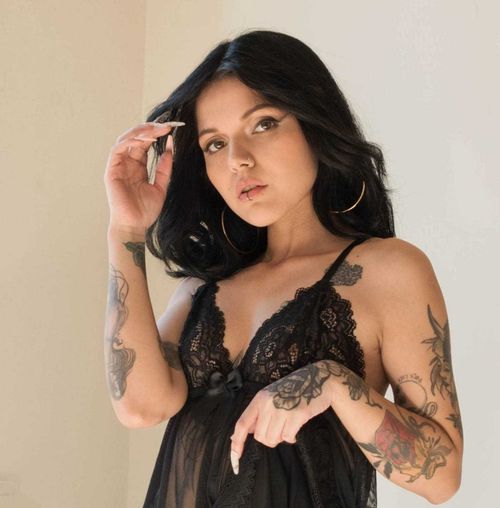 @blvckchxrry