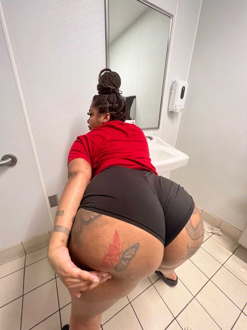 @nevvycakes