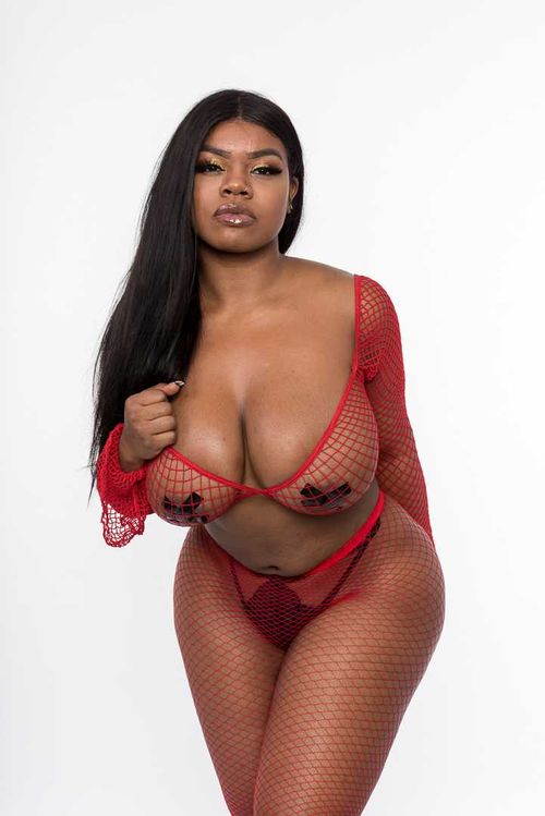 @thatmodelbusty