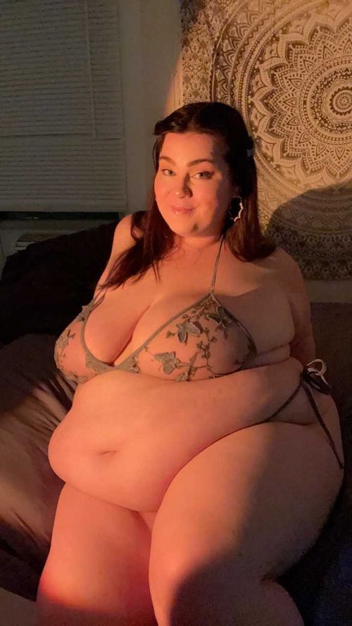 @cheeksandfeets