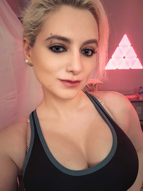 @chickenwingcandy