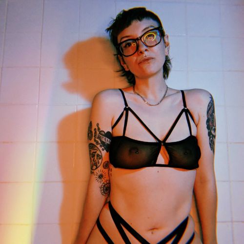 @coldgirlfever