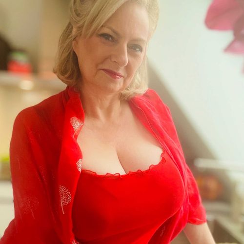 @courtesananna