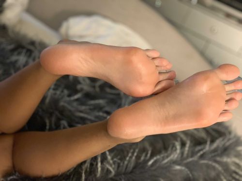 @feetbyphi nude feetbyphi nude