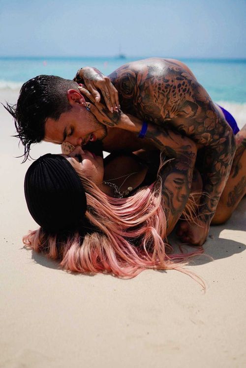 @losvillalove nude losvillalove nude