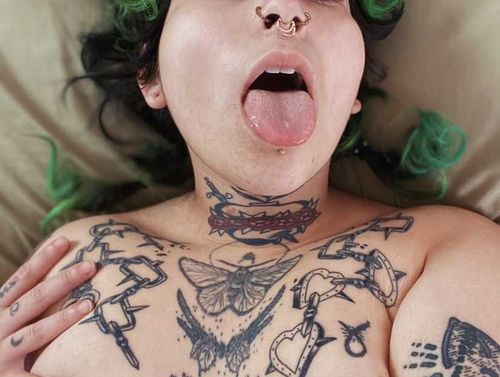 querosie nude