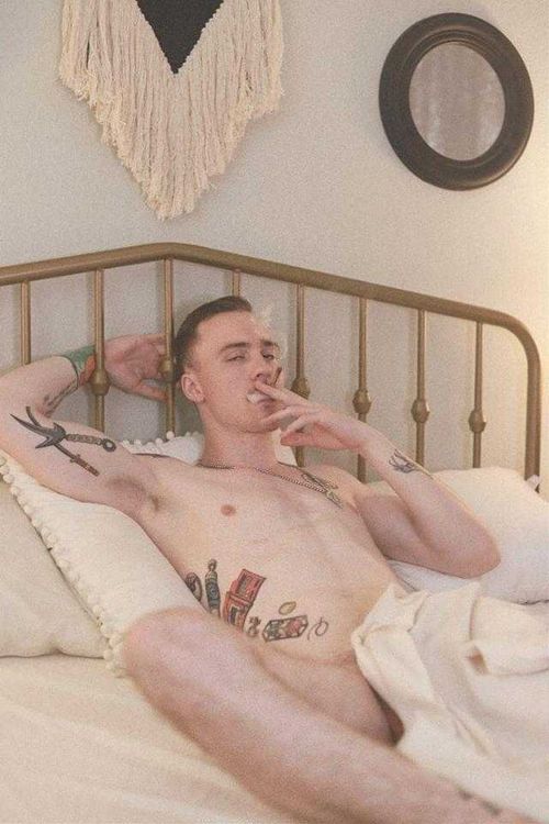 riasrains nude