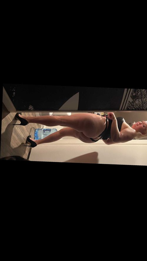 curvyblondebombshell420 nude