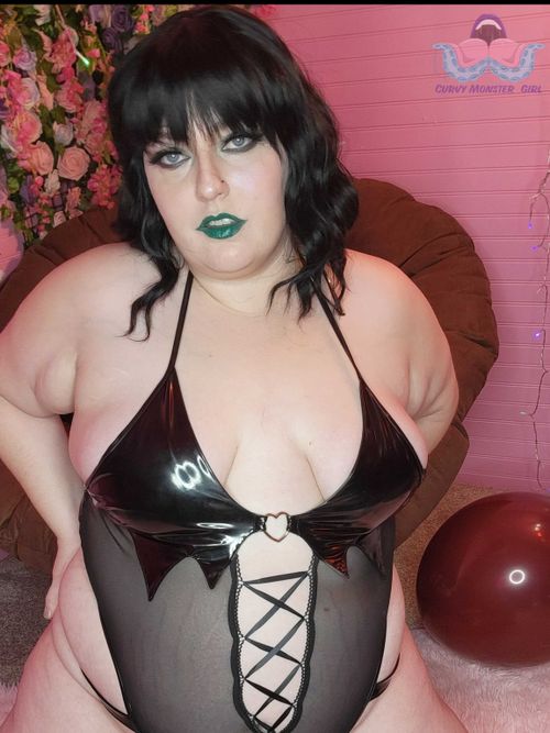 @curvymonstergirl