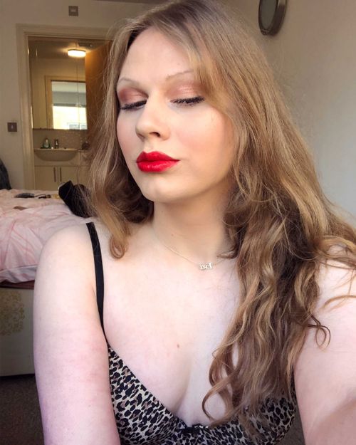 @dominatrixalmer