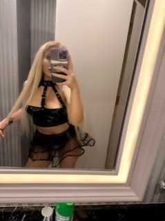 @dominatrixsimay