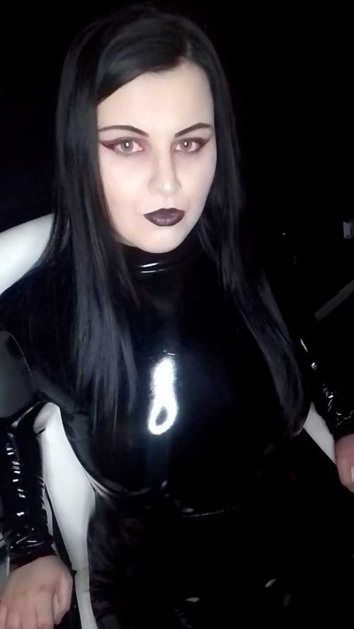 @topgothmissinferno