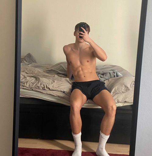 eightpoint5inchcawk nude