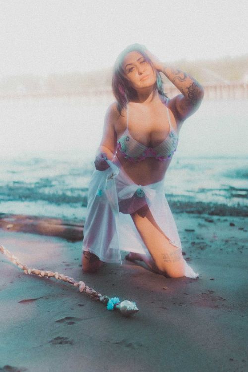 @elizabxthfields