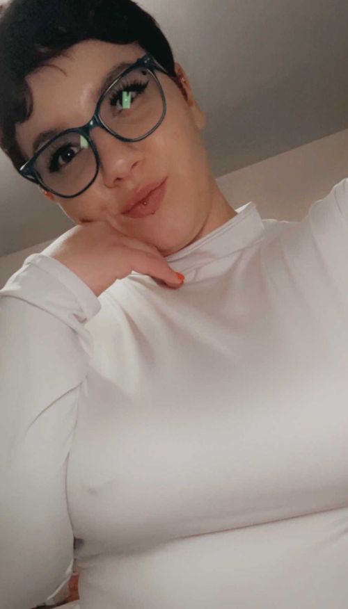 @elliexannfree