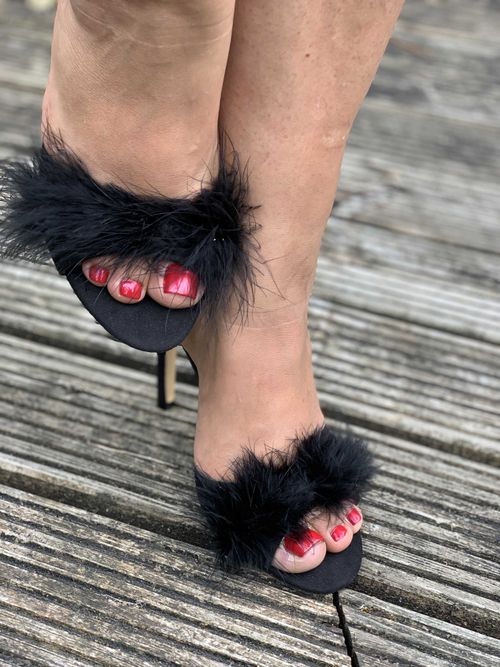 @sexyfeetandheels nude sexyfeetandheels nude