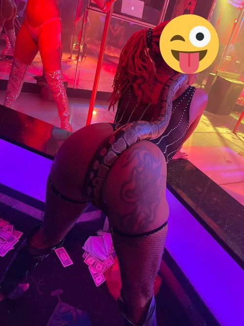 @queenreddread nude queenreddread nude