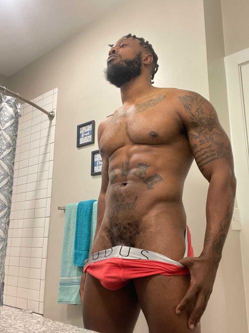 @famousnamus