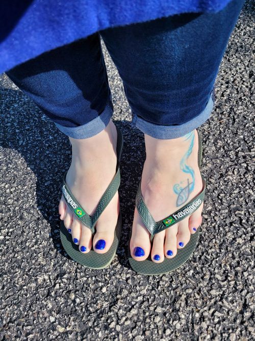 @feetandfrills