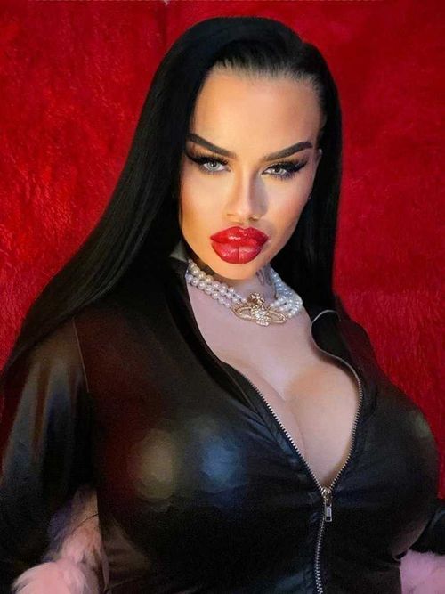 @fetischbarbie