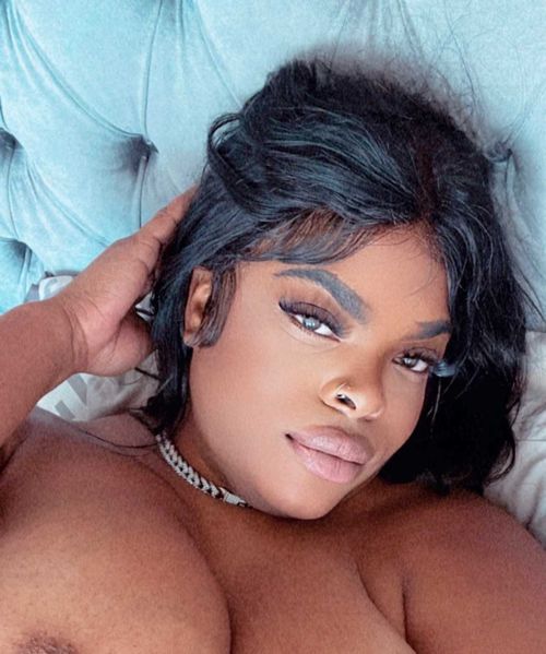 @fineassmarie__