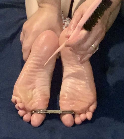 @footfondling