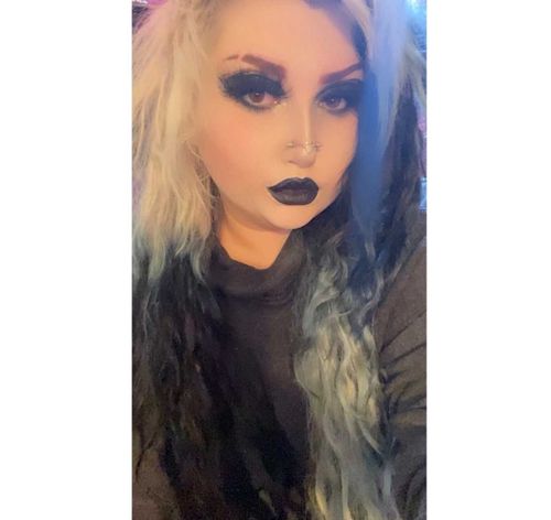@gothicc-bimbo