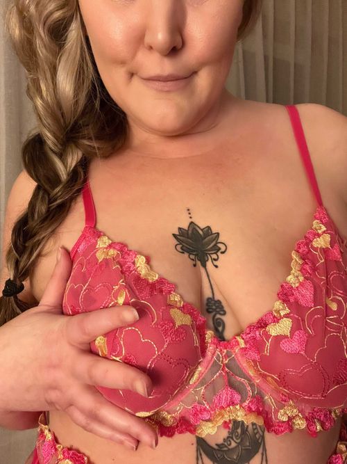 @harlowflowerfootgoddess