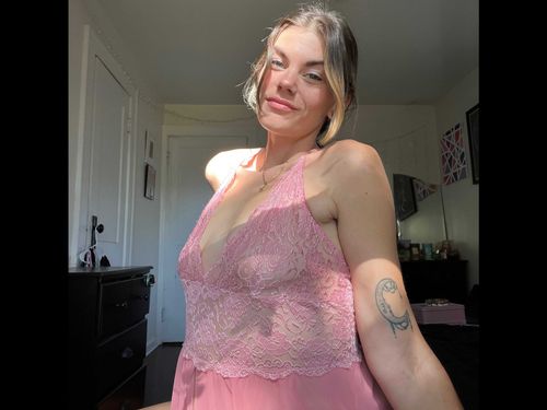 @helloella