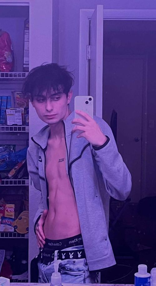 @hesxriley