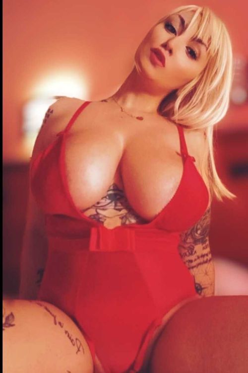 @hollymarry