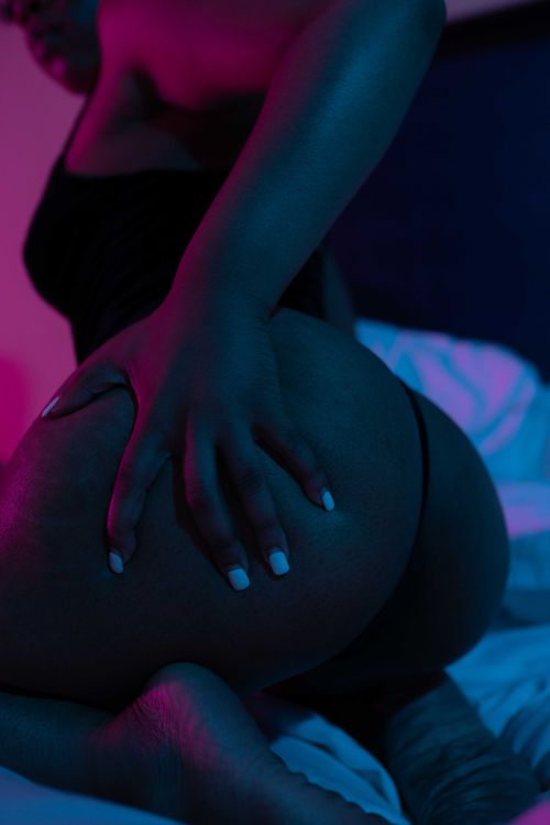 @honeyyysuckle