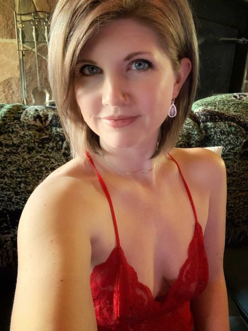 @housewifeginger